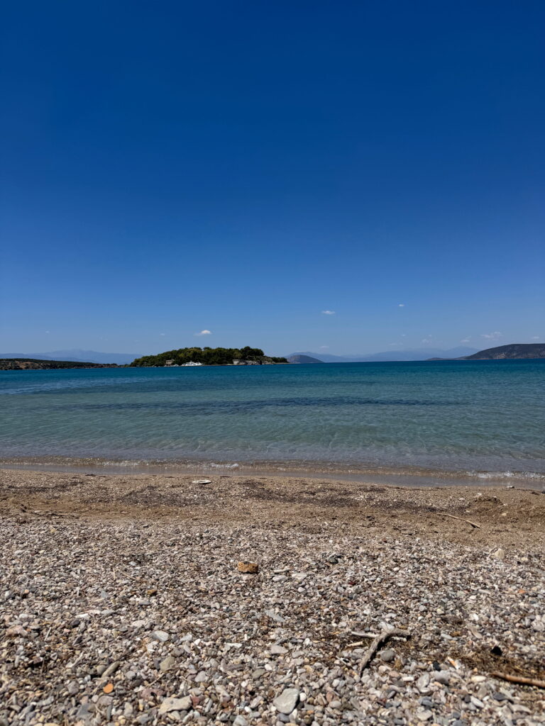 Strand bei der Franchthi Höhle Peloponnes Griechenland Rundreise 