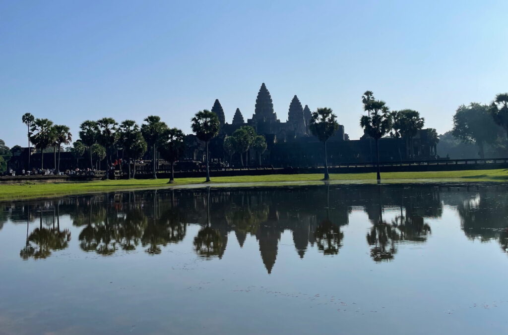 Angkor Wat in Siem Reap mit Spiegelung im Wasser