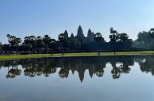 Angkor Wat in Siem Reap mit Spiegelung im Wasser