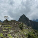 Machu Picchu in Peru mit Blick auf die Inka-Ruinen, grünen Terrassen und den Huayna Picchu